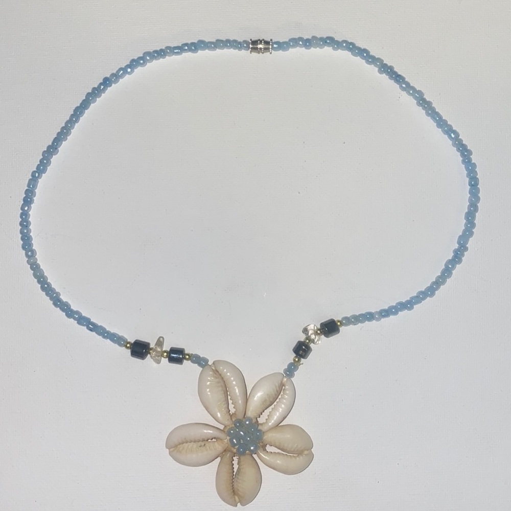 Flower shell necklace